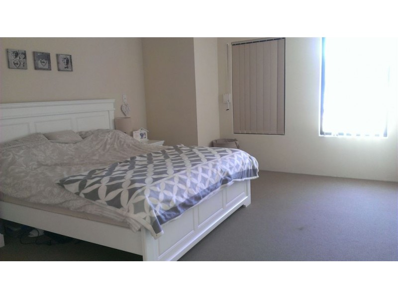 8 Lismore Ridge, Lakelands WA 6180