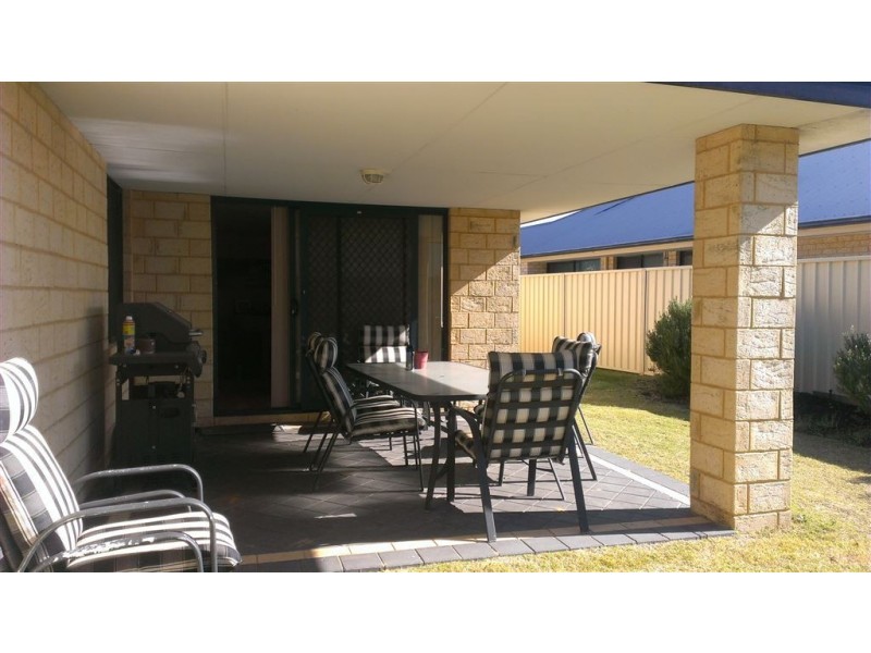 8 Lismore Ridge, Lakelands WA 6180