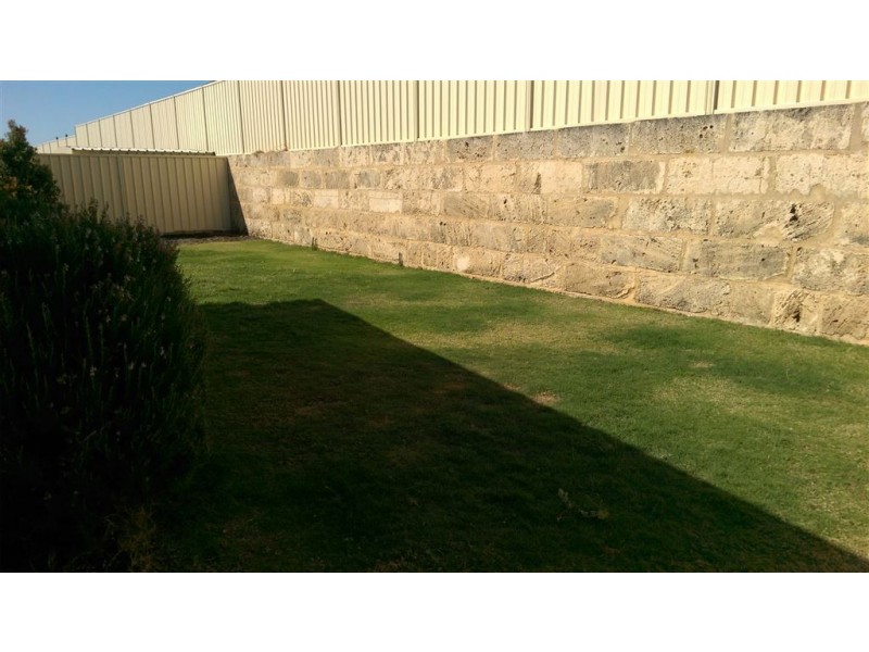 8 Lismore Ridge, Lakelands WA 6180