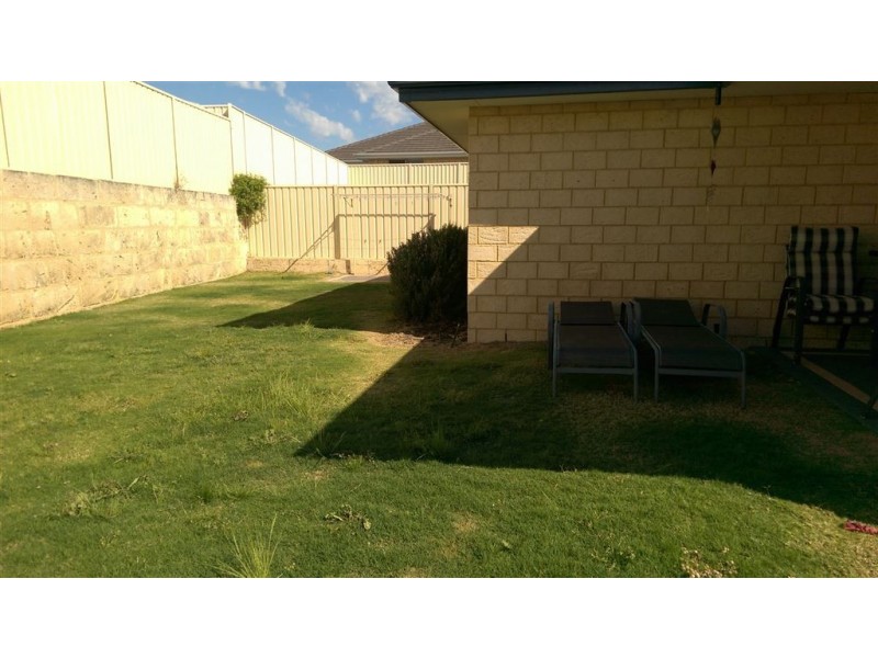 8 Lismore Ridge, Lakelands WA 6180