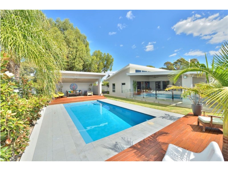 1 Muir Street, Halls Head WA 6210