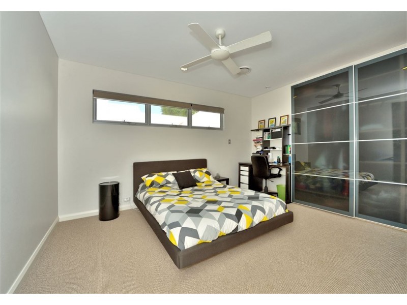 1 Muir Street, Halls Head WA 6210