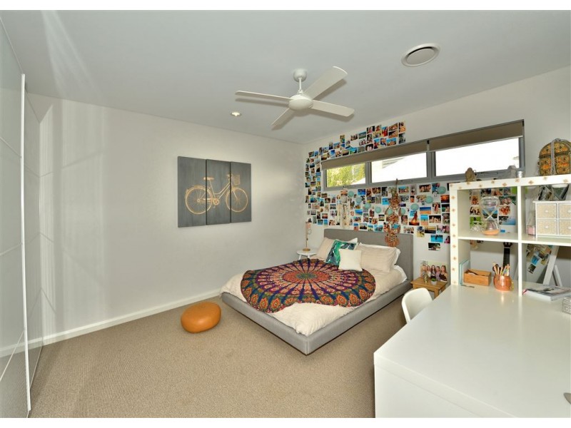 1 Muir Street, Halls Head WA 6210