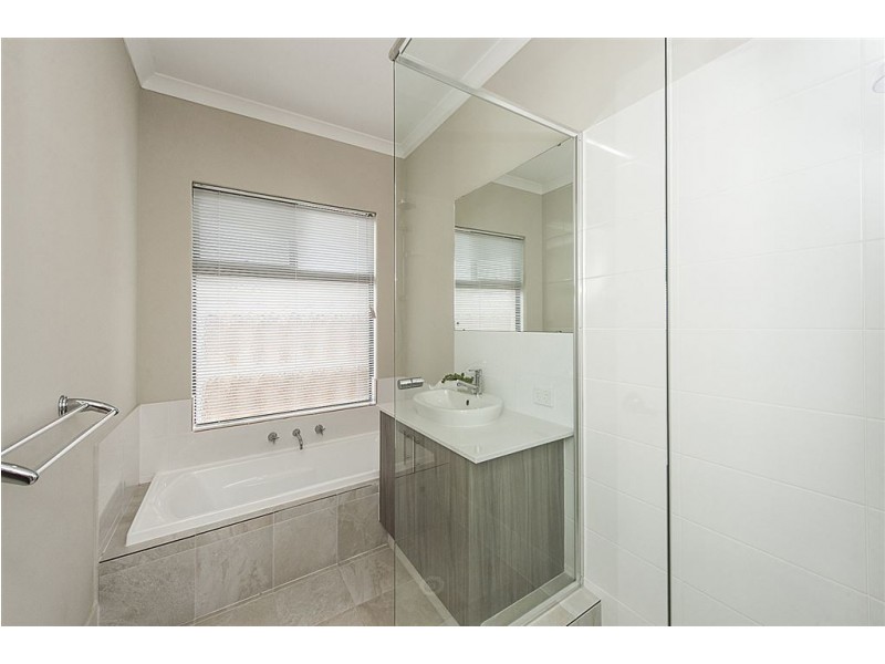 14 Breynia Link, Halls Head WA 6210