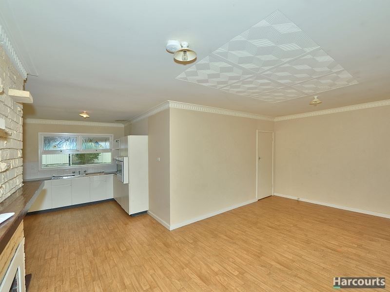 8 Maria Street, Dudley Park WA 6210