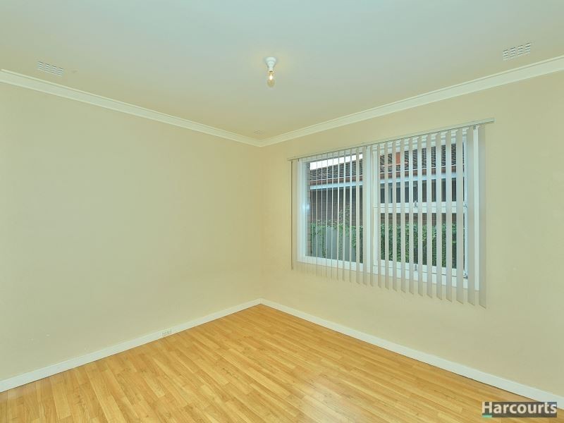 8 Maria Street, Dudley Park WA 6210