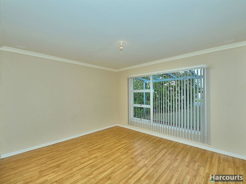 8 Maria Street, Dudley Park WA 6210