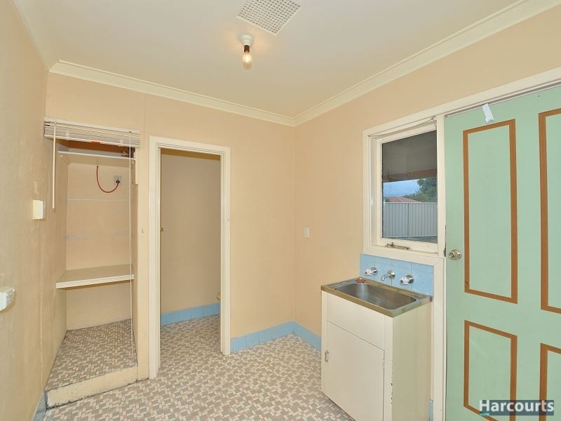 8 Maria Street, Dudley Park WA 6210