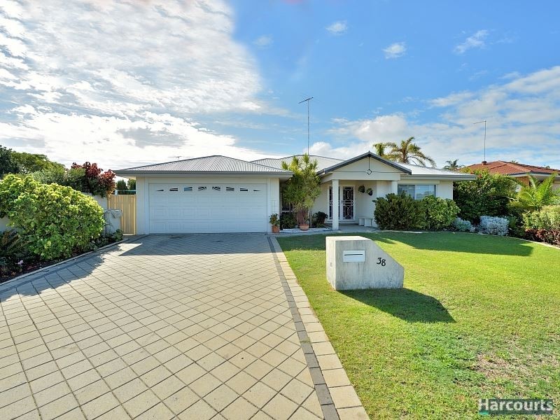 38 Silvertop Avenue, Halls Head WA 6210