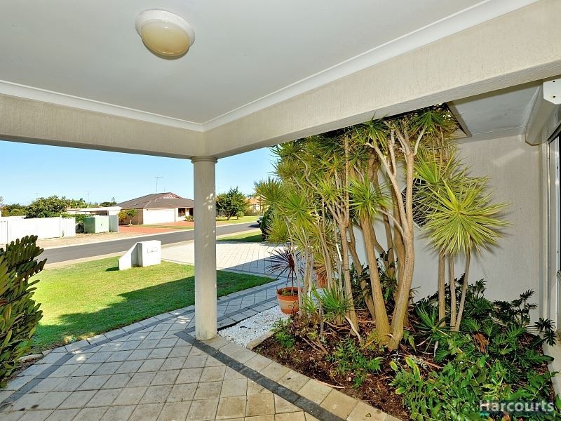 38 Silvertop Avenue, Halls Head WA 6210