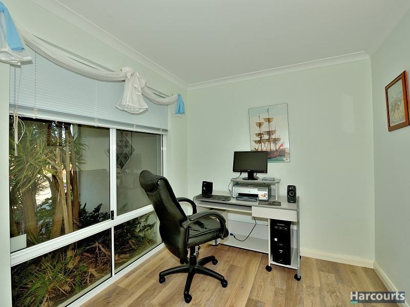 38 Silvertop Avenue, Halls Head WA 6210