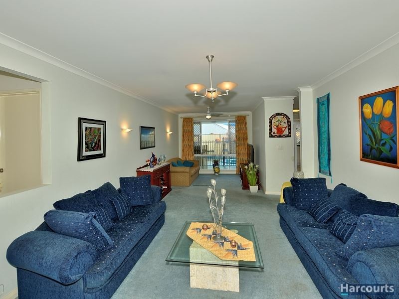 38 Silvertop Avenue, Halls Head WA 6210