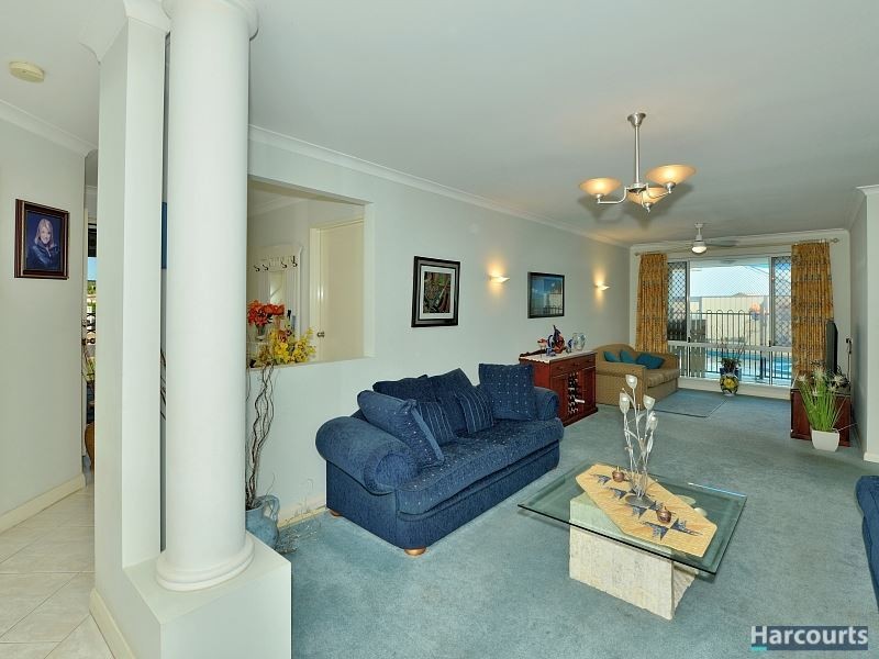 38 Silvertop Avenue, Halls Head WA 6210