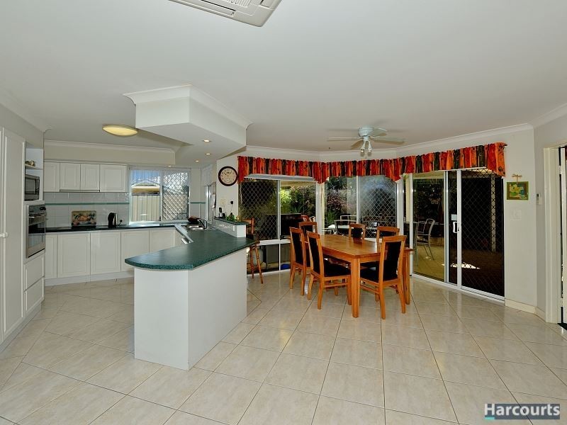 38 Silvertop Avenue, Halls Head WA 6210