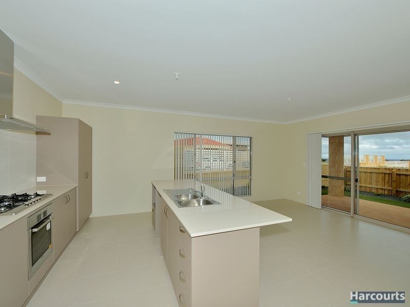 2 Vestita Lane, Halls Head WA 6210