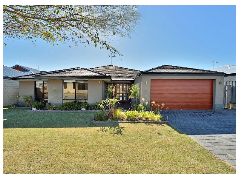 28 Waratah Circle, Halls Head WA 6210