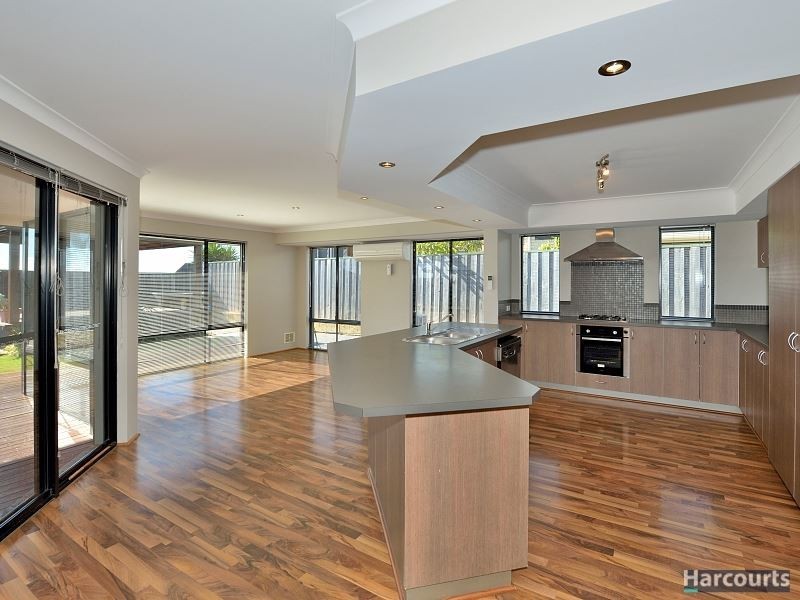 28 Waratah Circle, Halls Head WA 6210