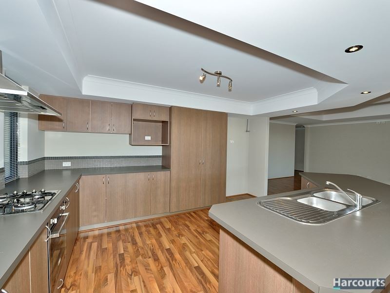 28 Waratah Circle, Halls Head WA 6210