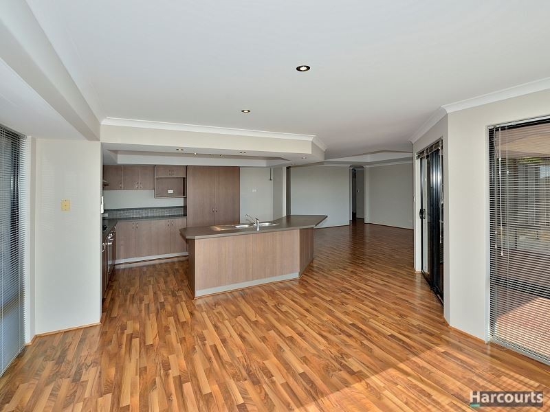 28 Waratah Circle, Halls Head WA 6210