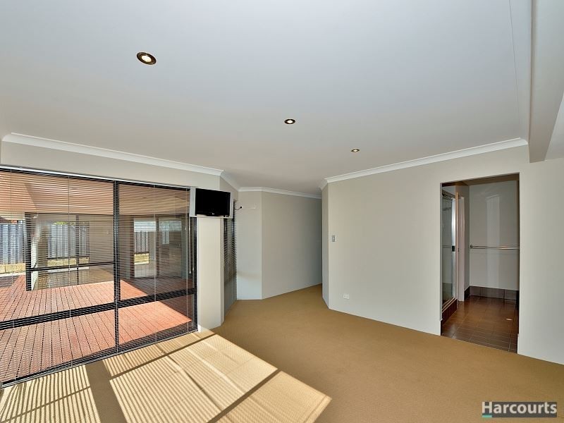 28 Waratah Circle, Halls Head WA 6210