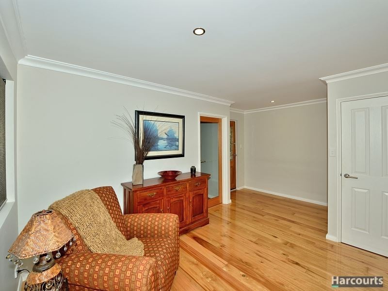 1 Barkley Place, Halls Head WA 6210