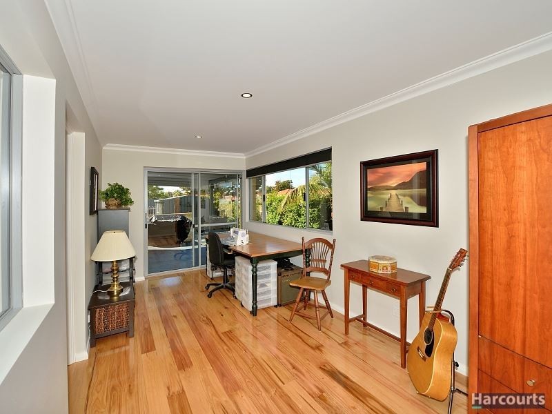 1 Barkley Place, Halls Head WA 6210