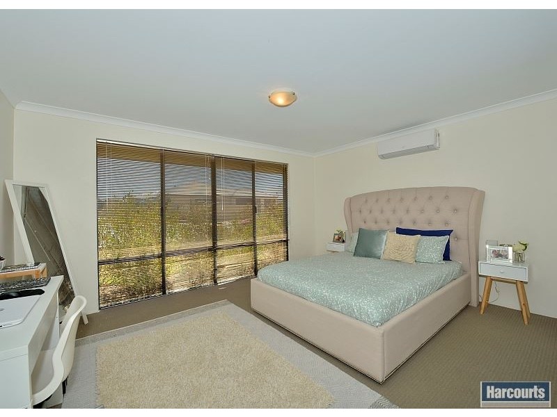 17 Guillardon Tce, Madora Bay WA 6210