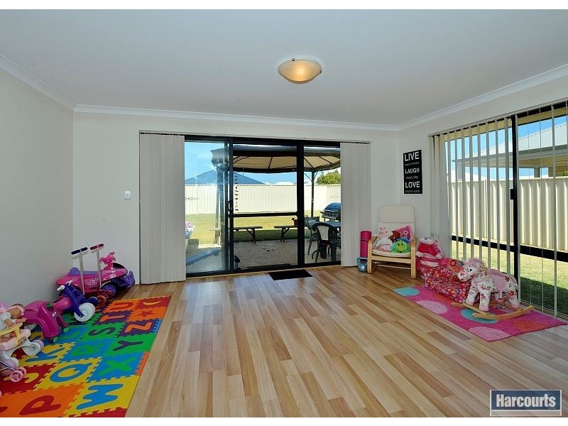 17 Guillardon Tce, Madora Bay WA 6210