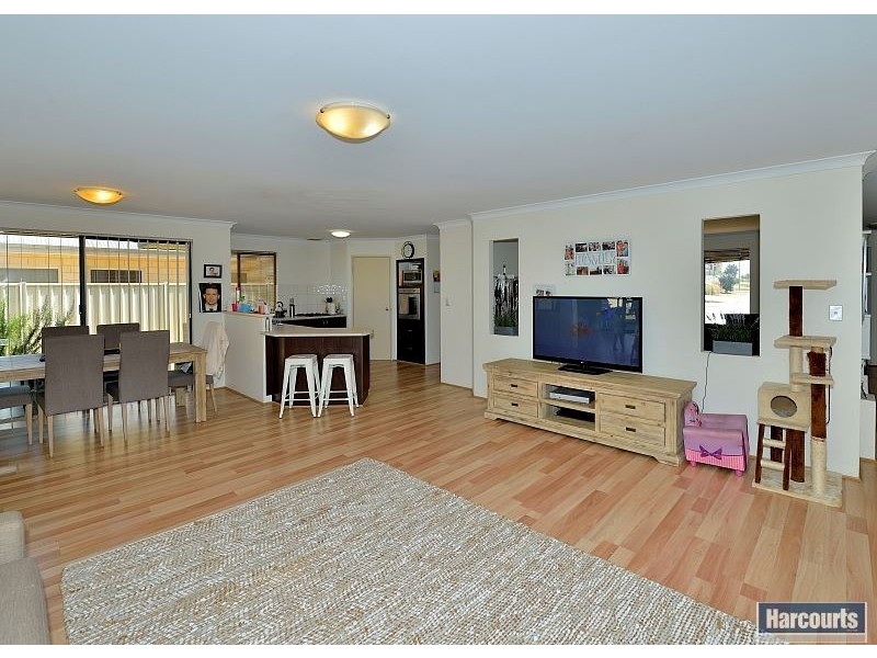 17 Guillardon Tce, Madora Bay WA 6210