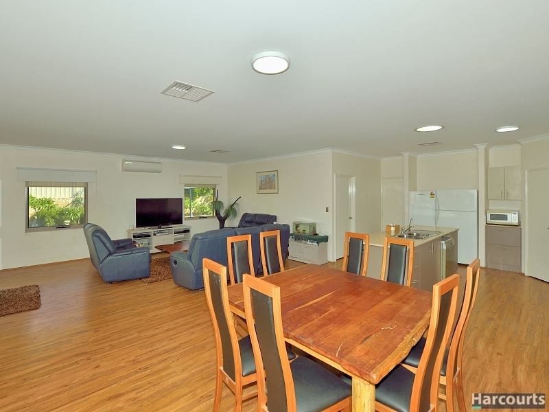 43 Ballard Meander, Lakelands WA 6180