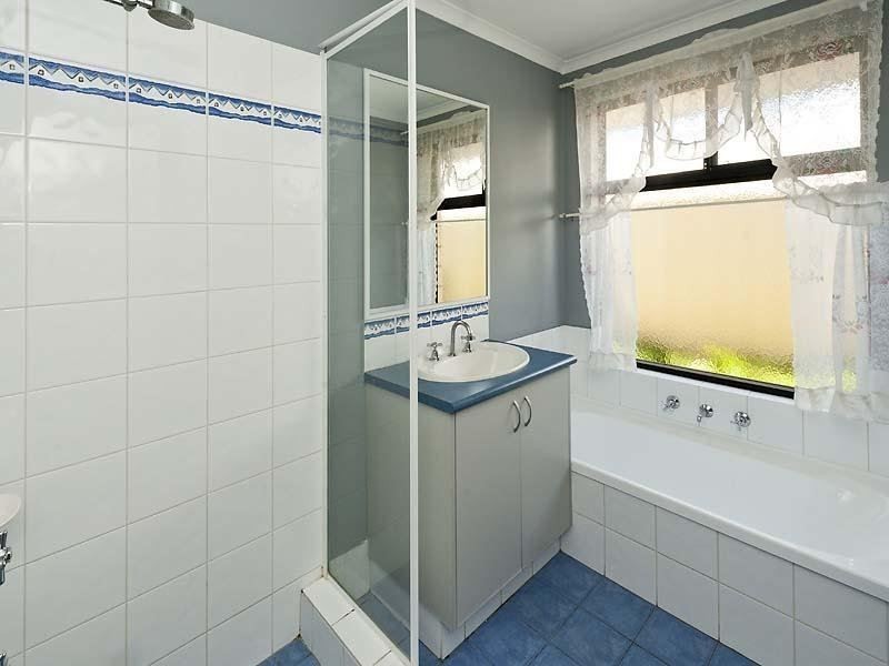 00 CHALICE RISE, Lakelands WA 6180