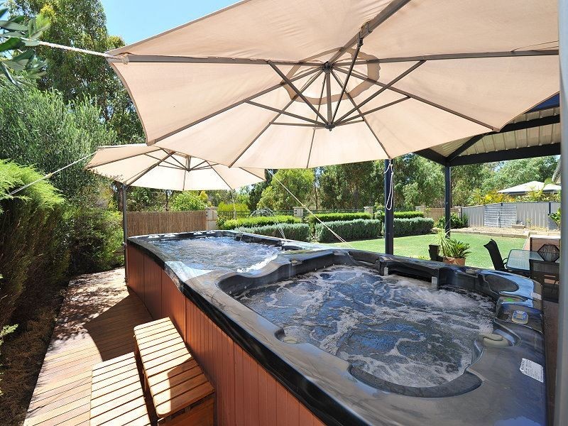 10 Peach Tree Pass, Meadow Springs WA 6210