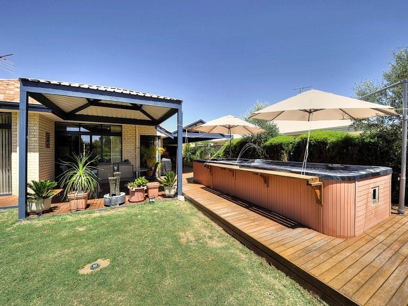 10 Peach Tree Pass, Meadow Springs WA 6210