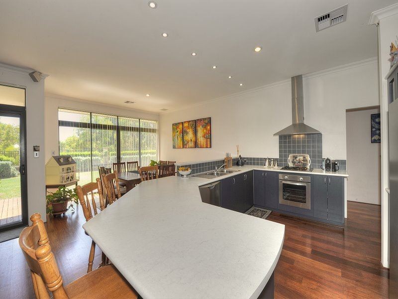 10 Peach Tree Pass, Meadow Springs WA 6210