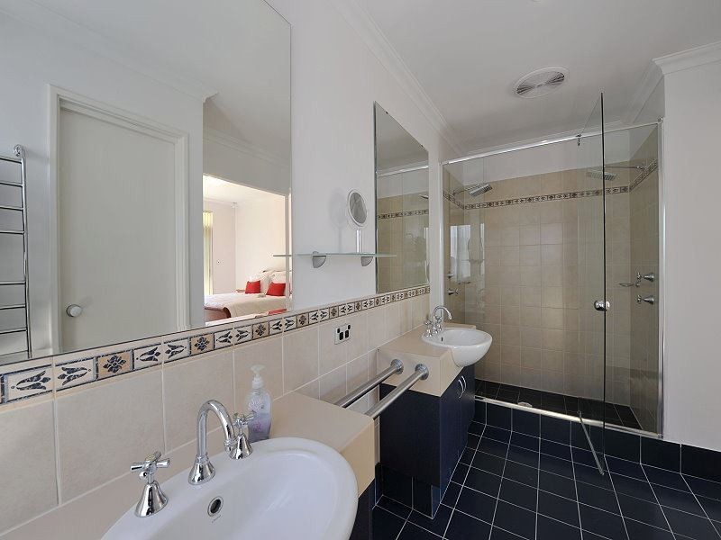 10 Peach Tree Pass, Meadow Springs WA 6210