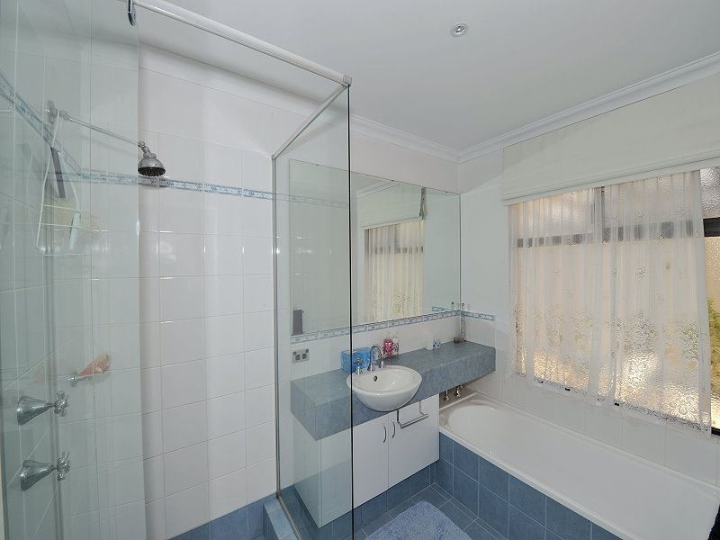 10 Peach Tree Pass, Meadow Springs WA 6210