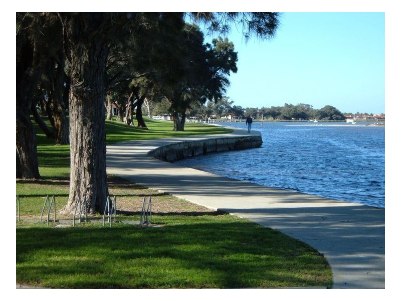 68 Leslie Street, Dudley Park WA 6210