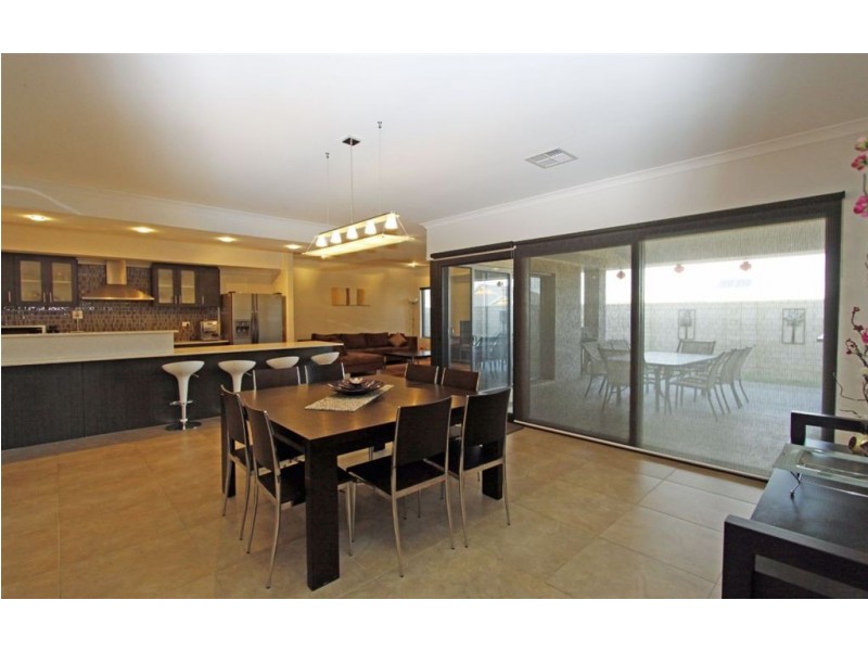 7 Orania Pass, Halls Head WA 6210