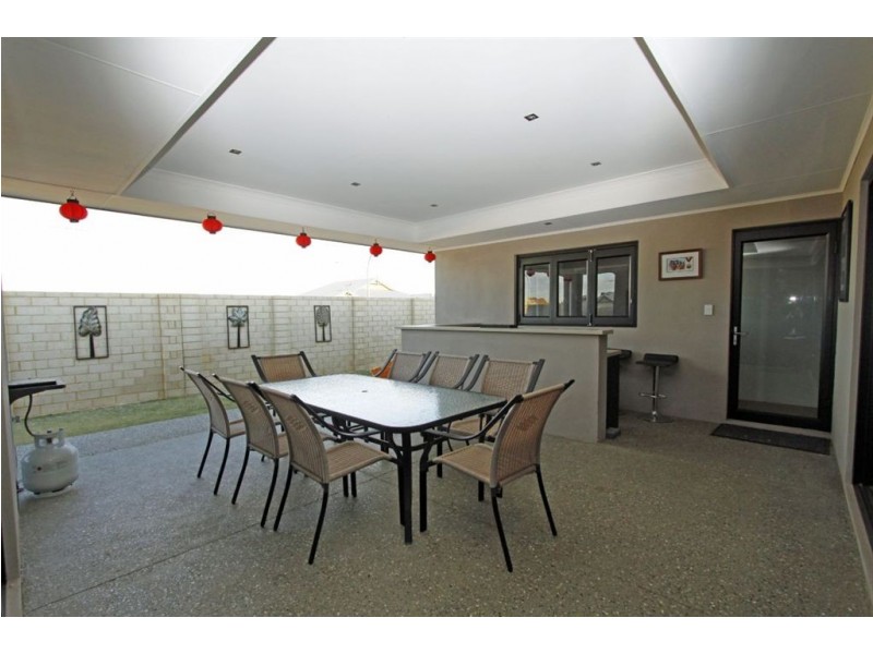 7 Orania Pass, Halls Head WA 6210