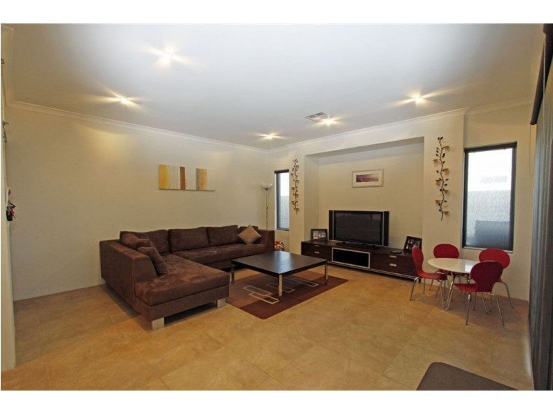 7 Orania Pass, Halls Head WA 6210