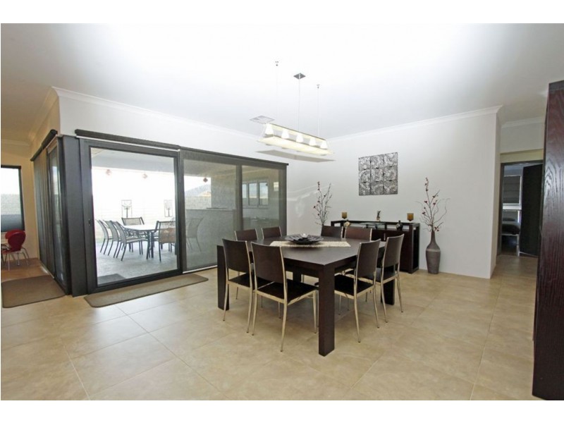 7 Orania Pass, Halls Head WA 6210