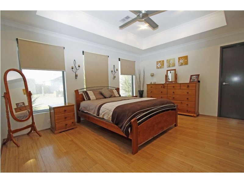 7 Orania Pass, Halls Head WA 6210