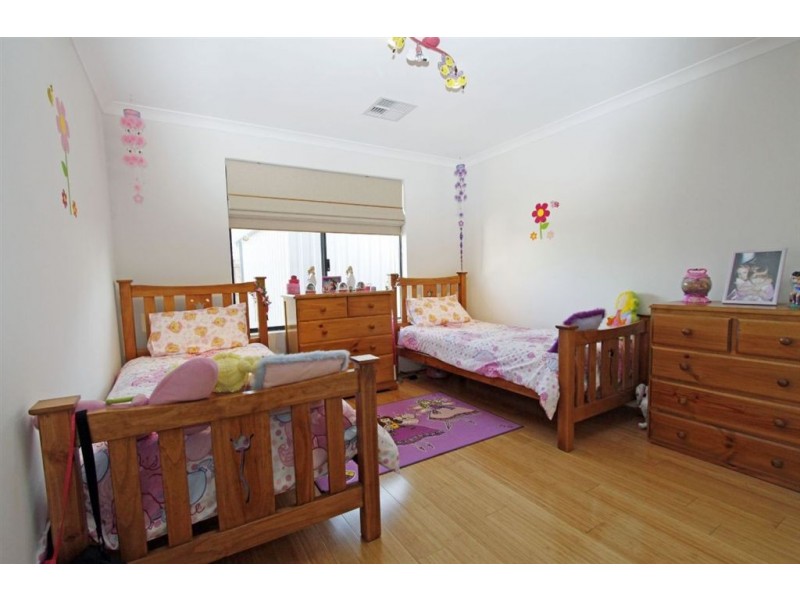 7 Orania Pass, Halls Head WA 6210