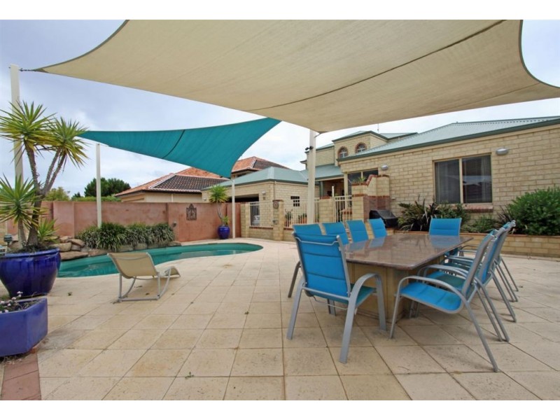 10 Ronsard Drive, San Remo WA 6210