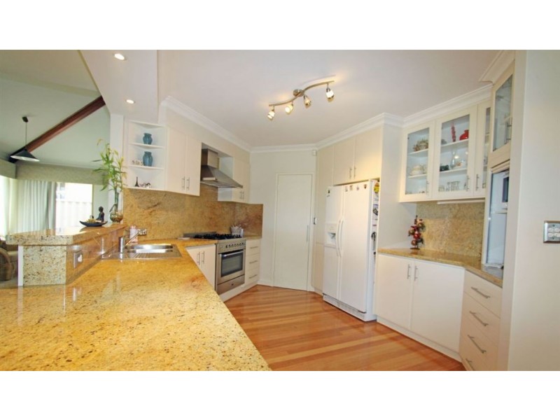 10 Ronsard Drive, San Remo WA 6210