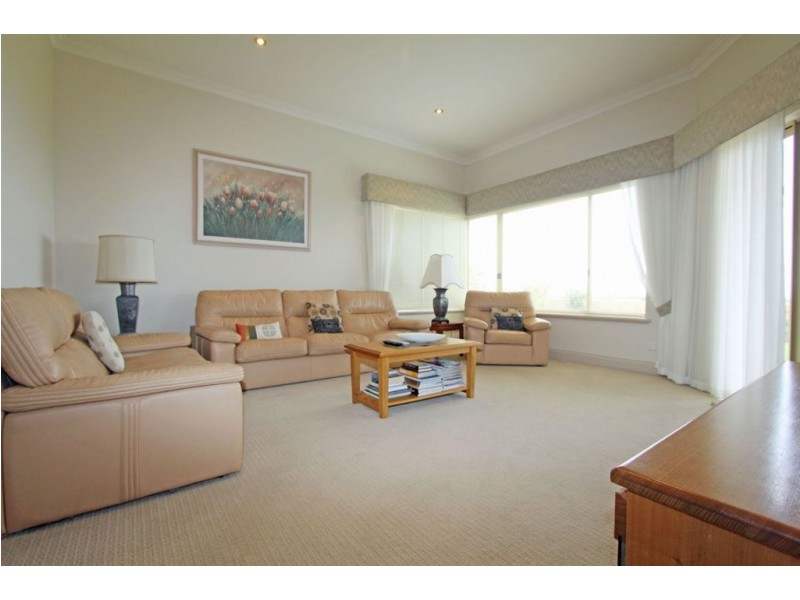 10 Ronsard Drive, San Remo WA 6210