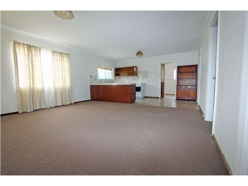 12 Sharland Street, Halls Head WA 6210