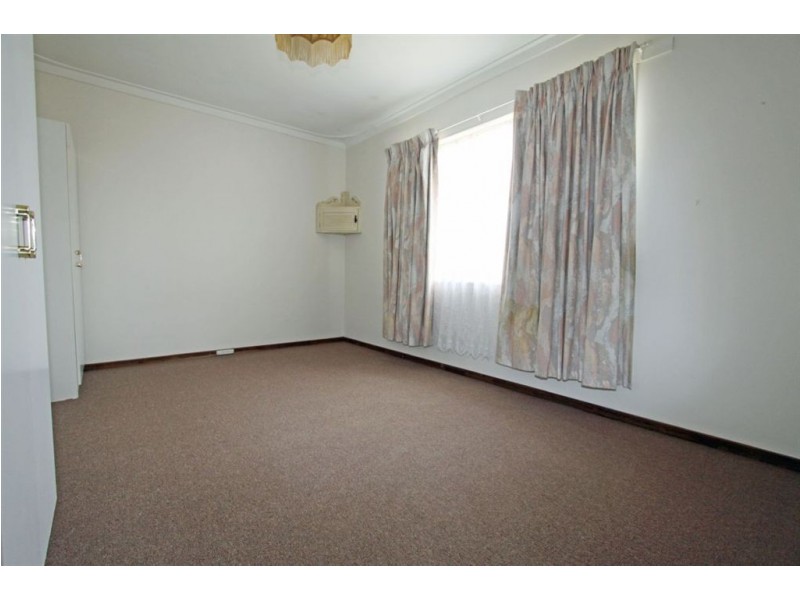 12 Sharland Street, Halls Head WA 6210
