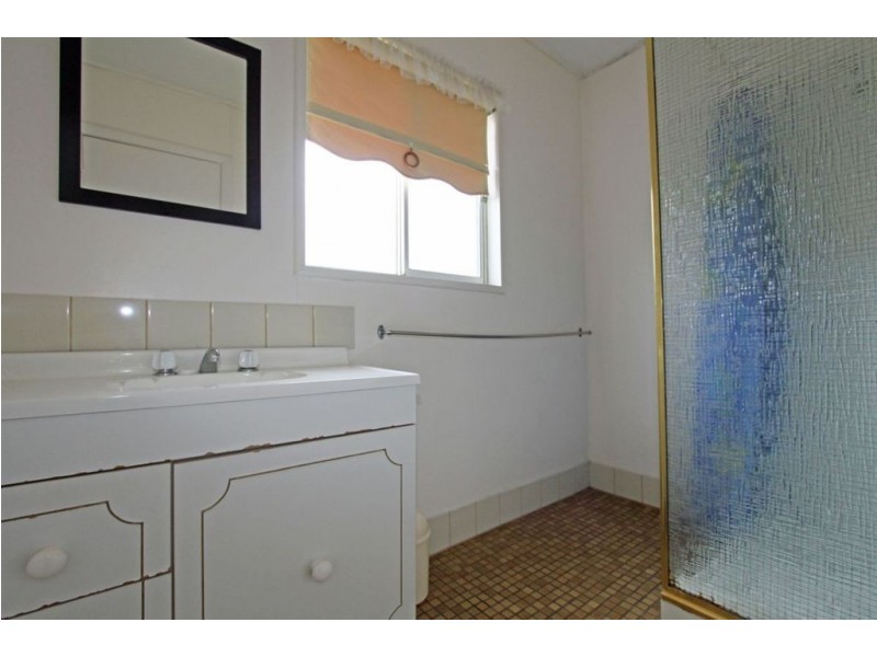 12 Sharland Street, Halls Head WA 6210