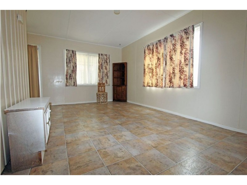 12 Sharland Street, Halls Head WA 6210